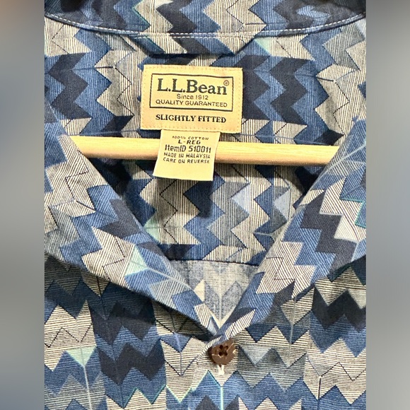 LL Bean Slightly Fitted Blue Chevron Print Camp Shirt With Pocket - Size:LG - Picture 8 of 9